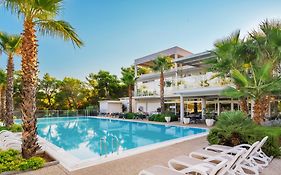 Gava Waterman Milna Resort